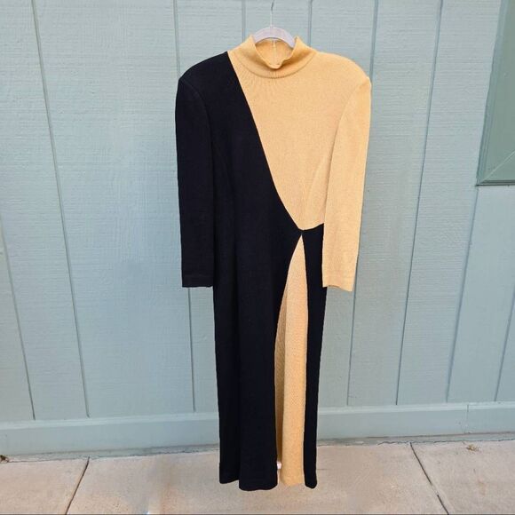 Vintage St. John Colorblock Black/Gold Long Sleeved Sweater Maxi Dress. Size 8 - Picture 2 of 11